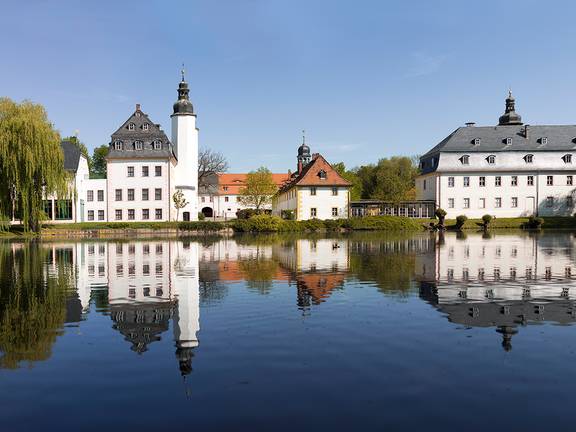 Schloss Blankenhain mit Schlossteich