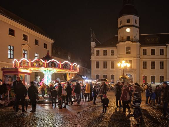 Kinderkarussell zu Crimmitschau leuchtet